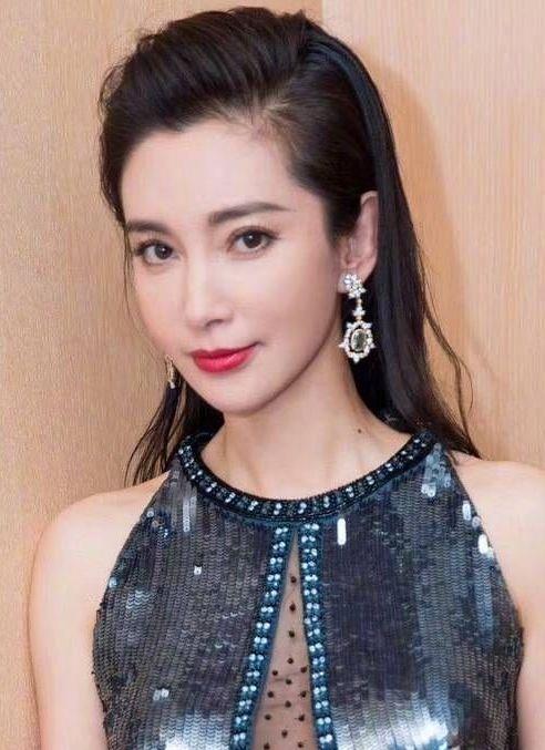 鲍蕾整容爆料视频大全最新,视频大全深度解析 第1张 鲍蕾整容爆料视频大全最新,视频大全深度解析 第1张