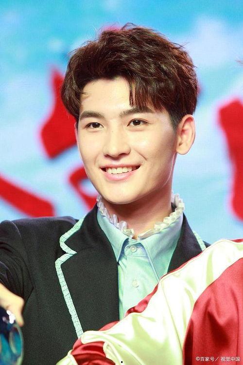 黄俊捷爆料最新,揭秘娱乐圈最新劲爆事件  第1张